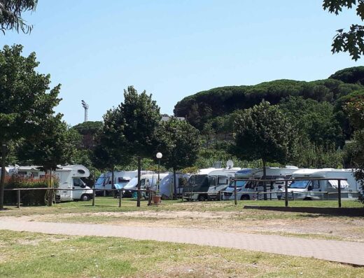 CAMPING LEO
