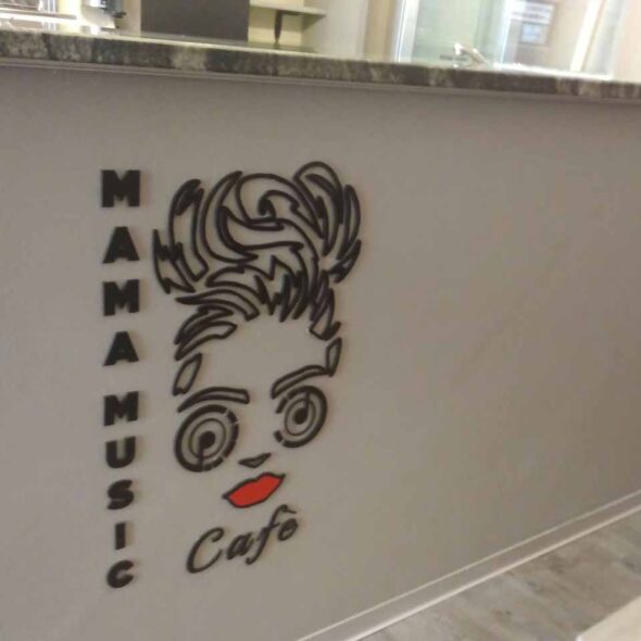 Mama music cafe'