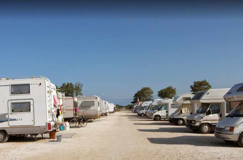 Area sosta camper - marina di pisa