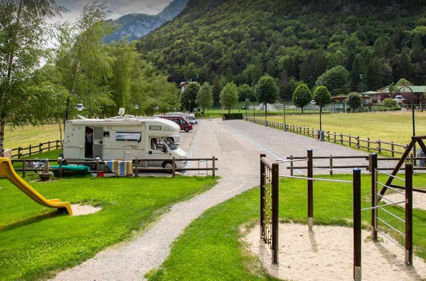Area sosta camper lago di molveno