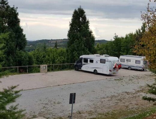 AREA SOSTA CAMPER MOMBARCARO