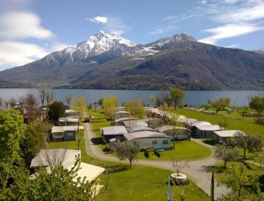 CAMPING MAGICAL LAKE