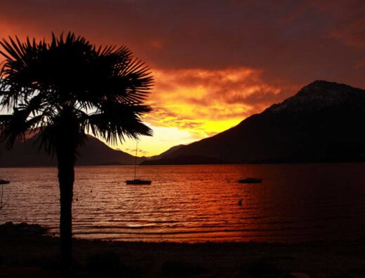 CAMPING MAGICAL LAKE