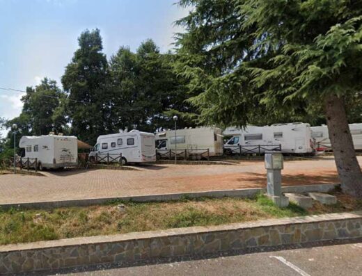 AREA SOSTA CAMPER LAGO SIRINO