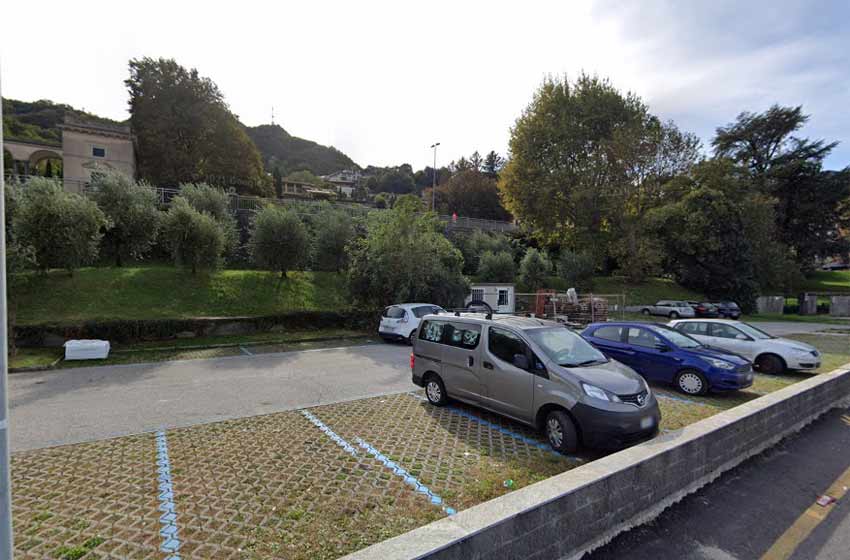Parcheggio a pagamento via provinciale