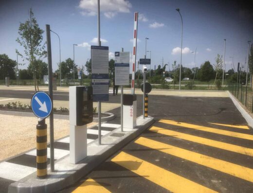 PARCHEGGIO METRO POLIAMBULANZA