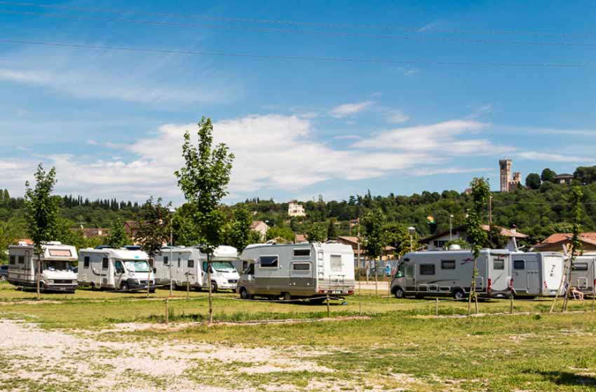 Area sosta camper - parcheggio virgilio