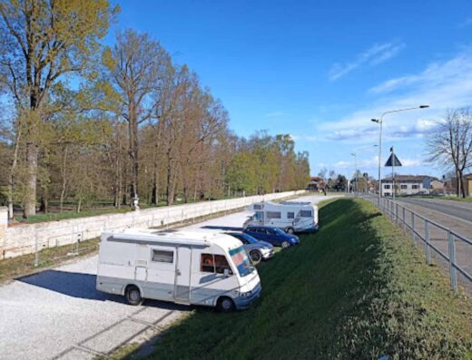 PARCHEGGIO AUTO E CAMPER COLORNO