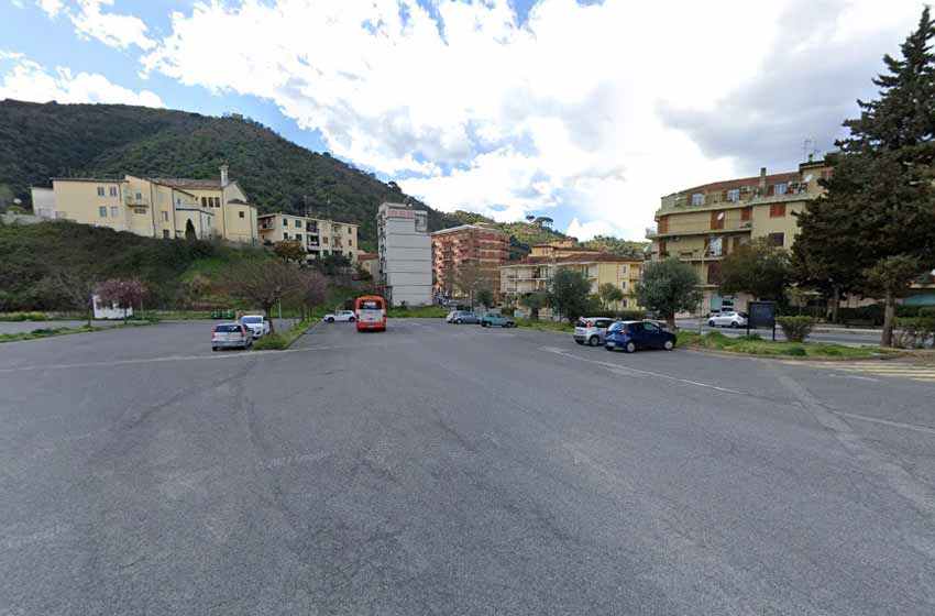 Parcheggio turistico piazzale traforo - rossano