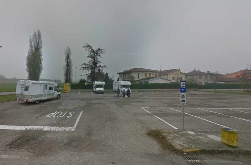 Area sosta camper sabbioneta