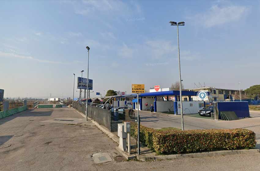 Parcheggio centro commerciale verona est