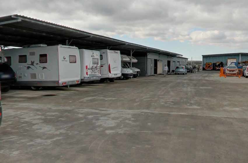 Area sosta camper universal car - sannicandro di bari
