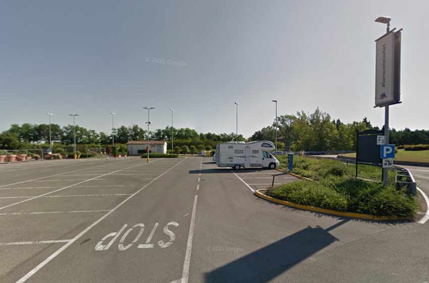 Parking outlet serravalle scrivia