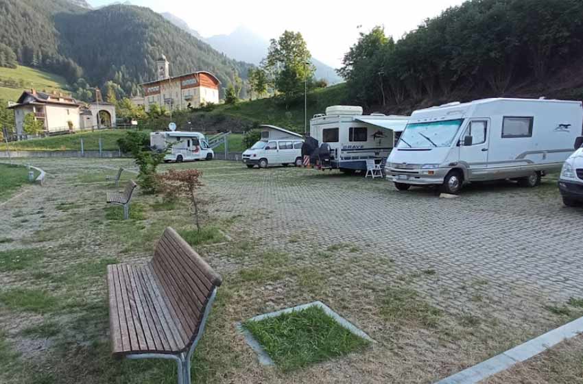 Area sosta camper "presolana"