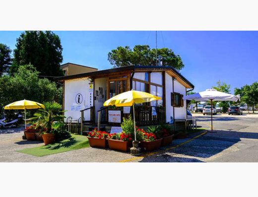 AREA SOSTA CAMPER PESCHIERA