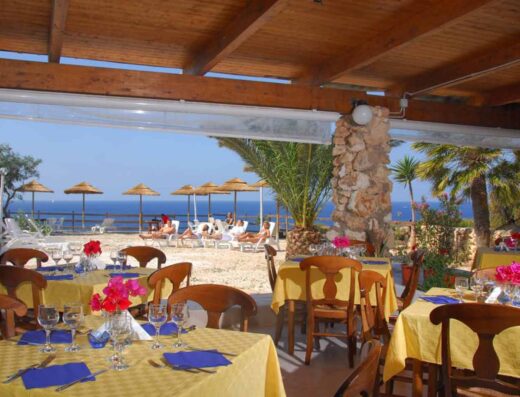 VILLAGGIO LA ROCCIA CAMPING