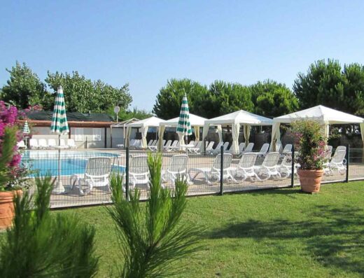 PINETO BEACH VILLAGE & CAMPING