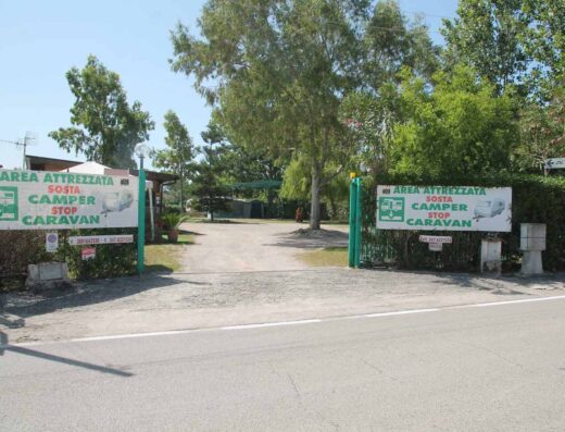 AREA SOSTA CAMPER BAIA DOMIZIA