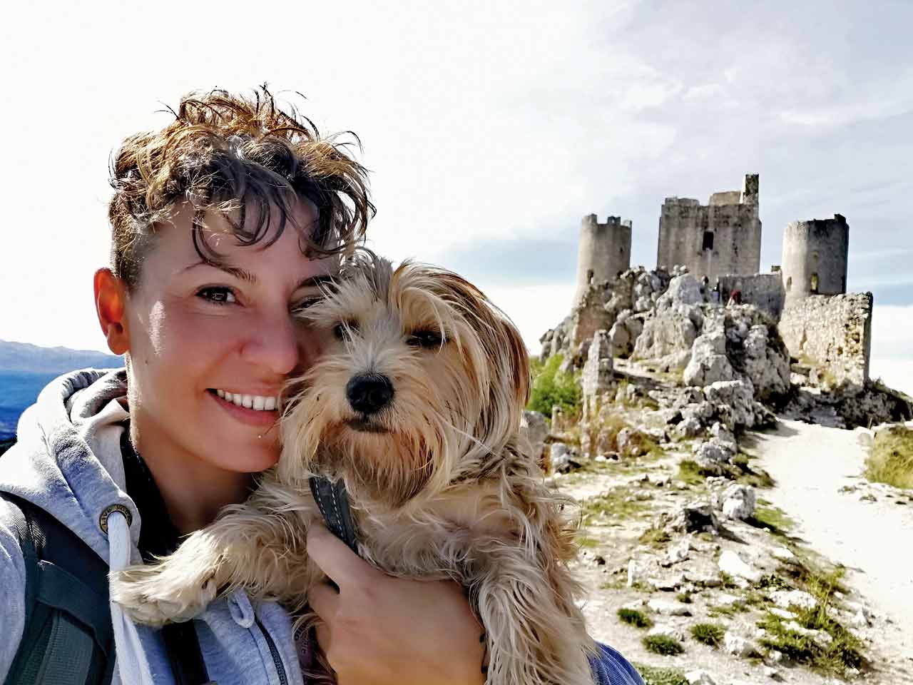 DANIELA DE GIROLAMO: MOLLO TUTTO E VADO A VIVERE IN CAMPER