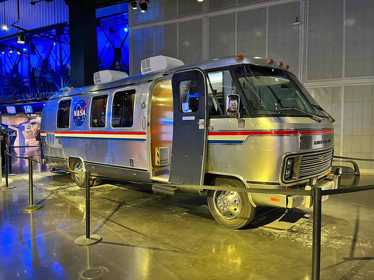 AIRSTREAM EXCELLA MOTORHOME. UN CAMPER SPAZIALE