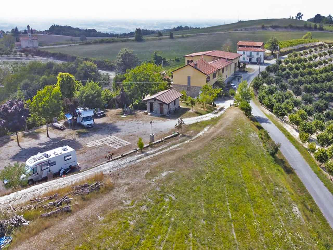 CASCINA ZANOT. RISPARMIA IN CAMPER NELLE LANGHE