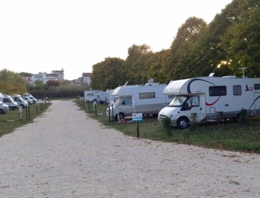 AL PORTO DI MARTA SOSTA CAMPER
