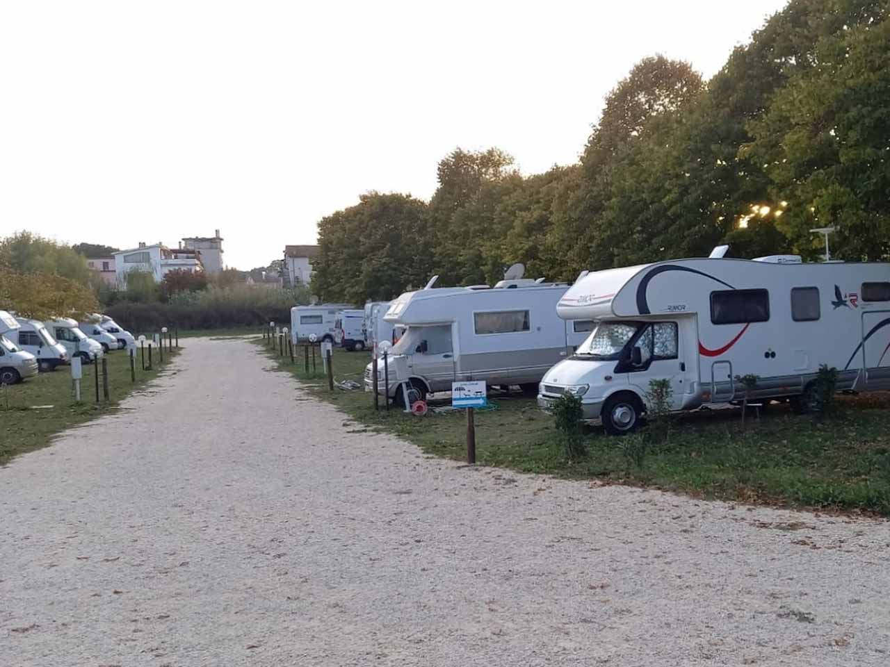 Al porto di marta sosta camper