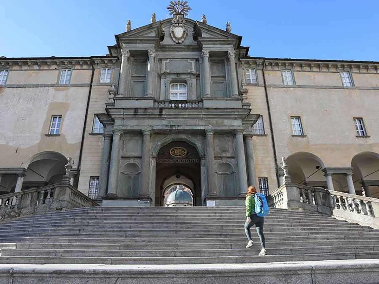 In cammino tra boschi e monti verso il Santuario di Oropa
