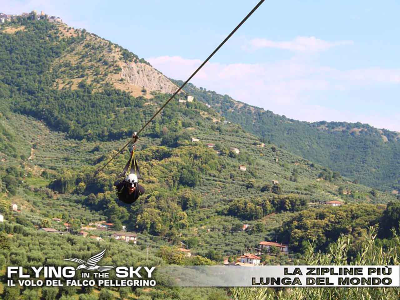 Vola come un Falco Pellegrino al Salone del Camper con Flying in the Sky