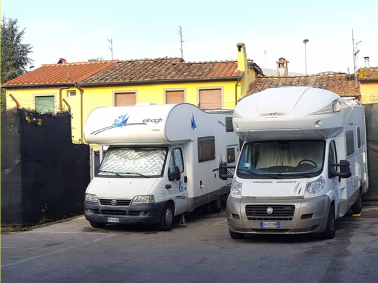Il parcheggio del borgo