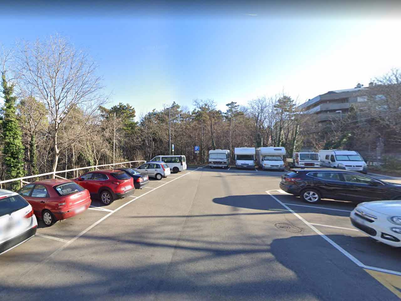 Parcheggio camper villa revoltella