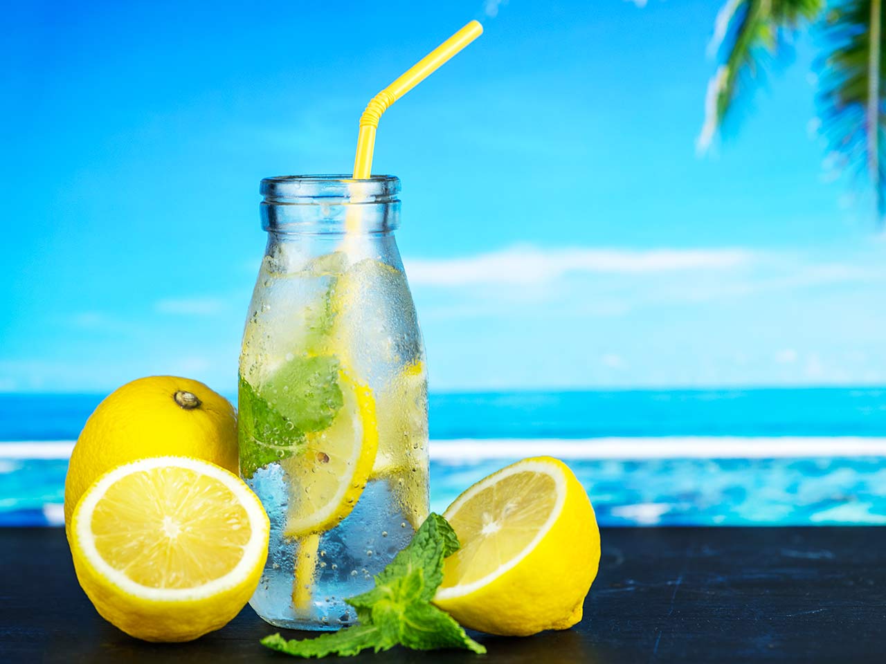 ACQUE INFUSE. LE NUOVE BIBITE DETOX DELL'ESTATE