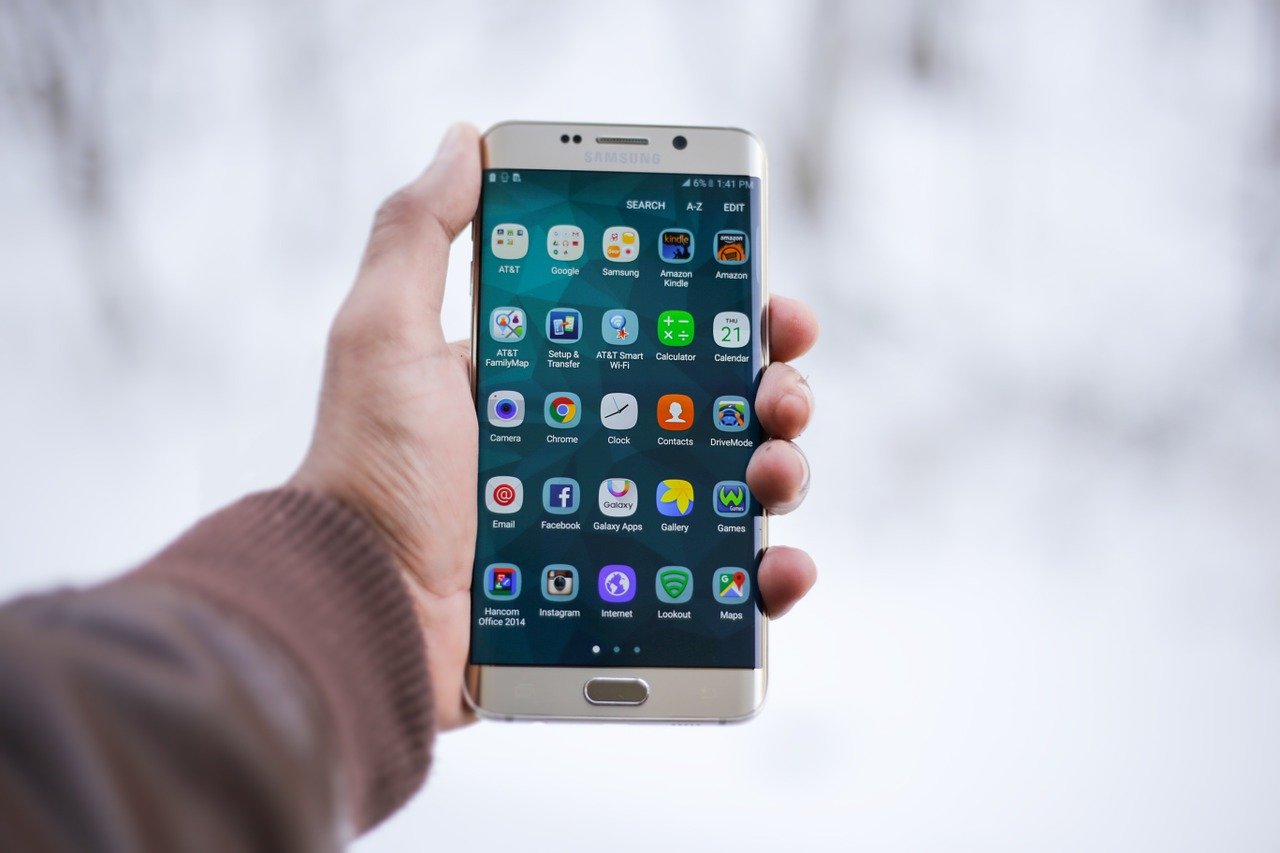 6 + 1 APP INDISPENSABILI QUANDO SEI IN VIAGGIO
