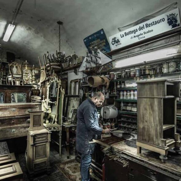 La bottega del restauro di angelo scalzo