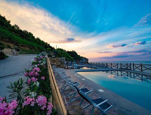 CAMPING VILLAGE RIPARI DI GIOBBE
