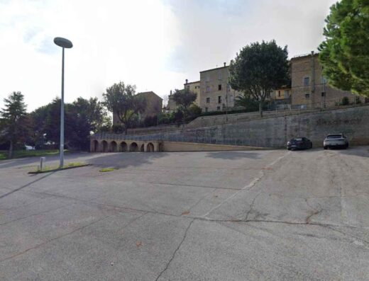 PARCHEGGIO MONTECORSARO